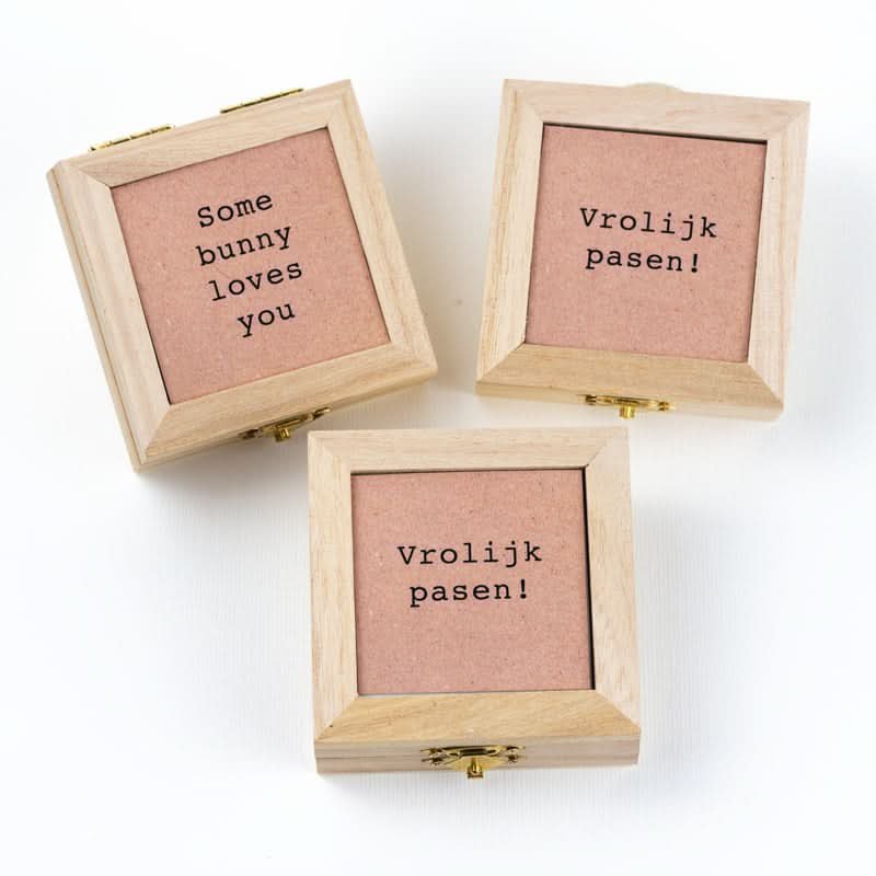 Konijn in doosje Vrolijk pasen