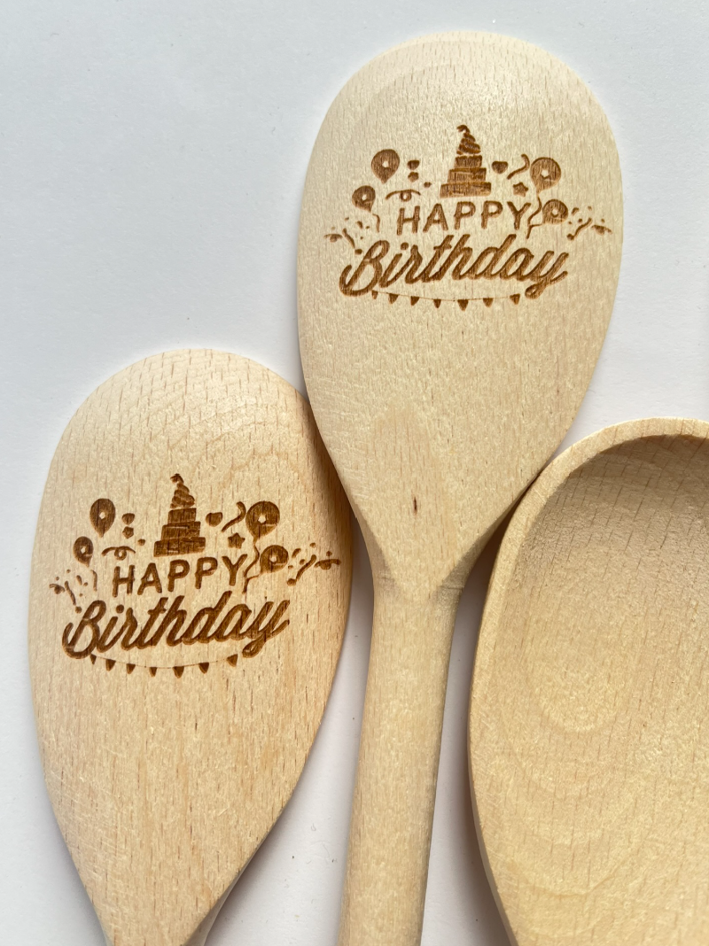 Houten kooklepel, pollepel, duurzaam cadeau met gravure - happy birthday, verjaardag