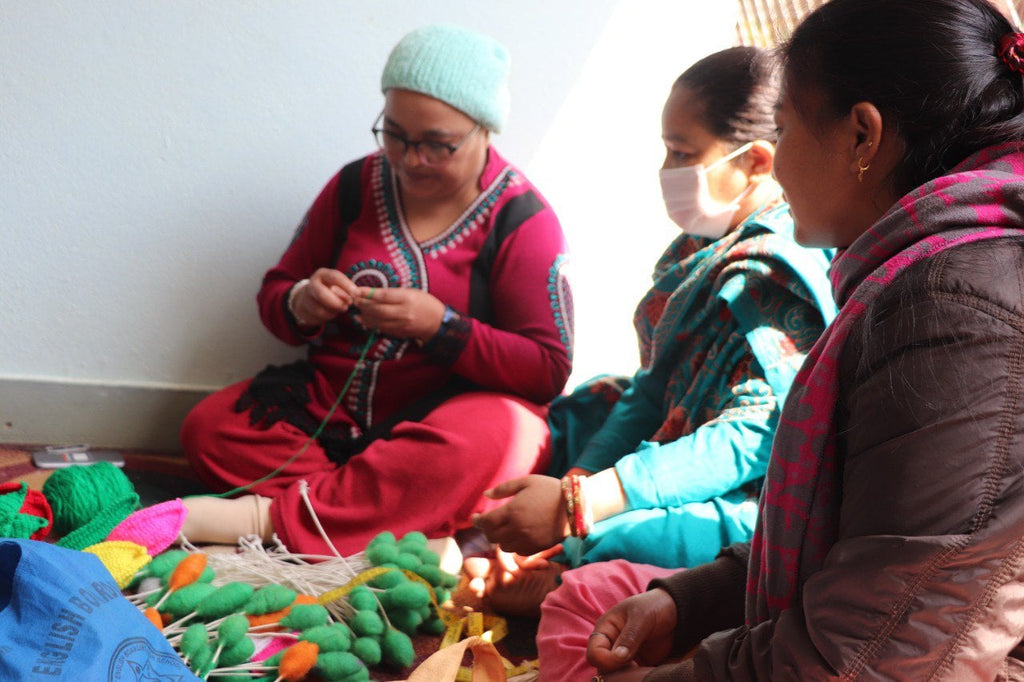 Luna-Leena 2x bloemtulp Hollands rood - zachte wol - handgehaakt in Nepal