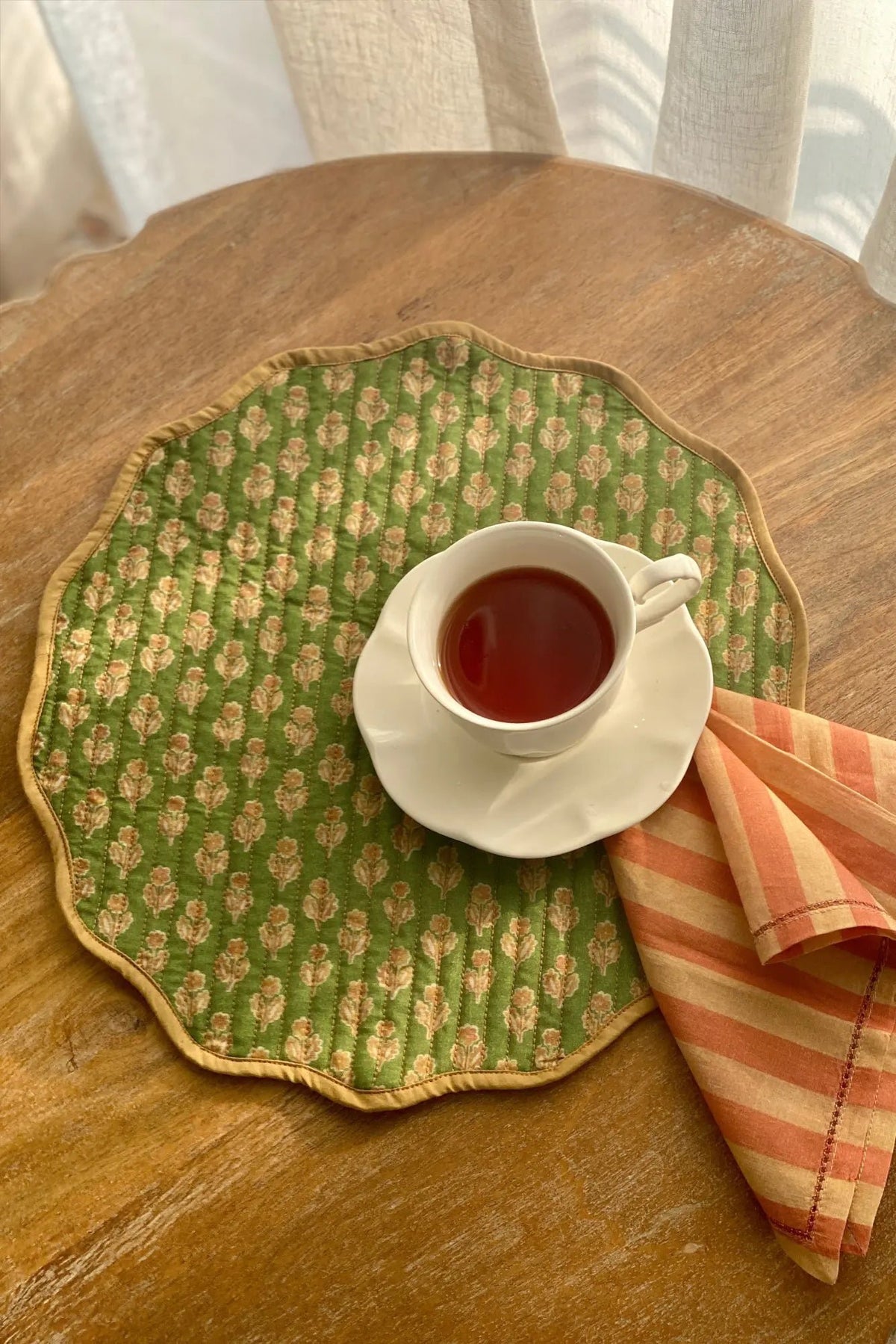 Tafelmat | Viola Scallop Forest Green gewatteerde ronde tafelmatten-set van 2 van Sanctuary Living