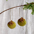 Bladoorbel van papier-maché en messing