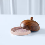 Keramische botervloot met mangohouten deksel – Blush Stripe Boterhouder voor moderne keukeninrichting