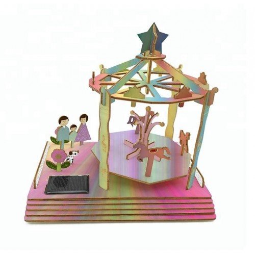 Bouwpakket Merry-Go-Round van hout op zonne-energie