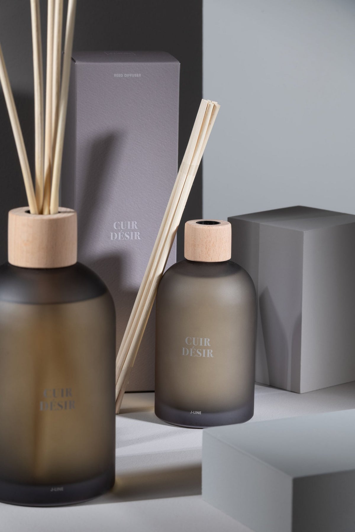 J-Line geurstokjes Accords Essentiels - Cuir Désir - bruin - 250 ml