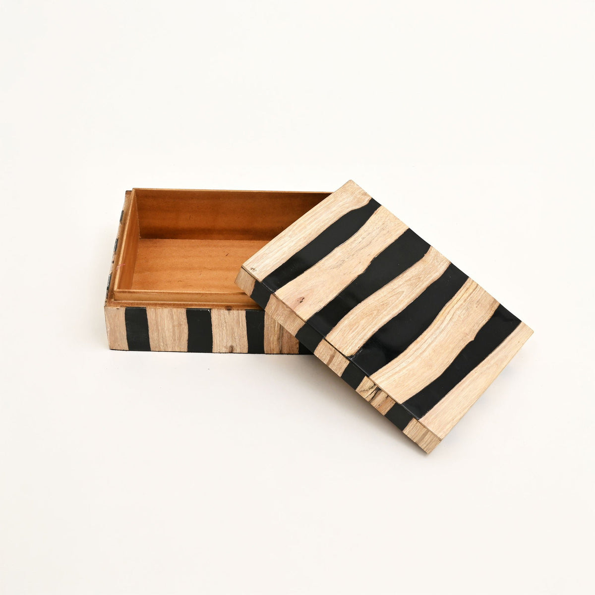 Zwart gestreepte houten decoratieve doos