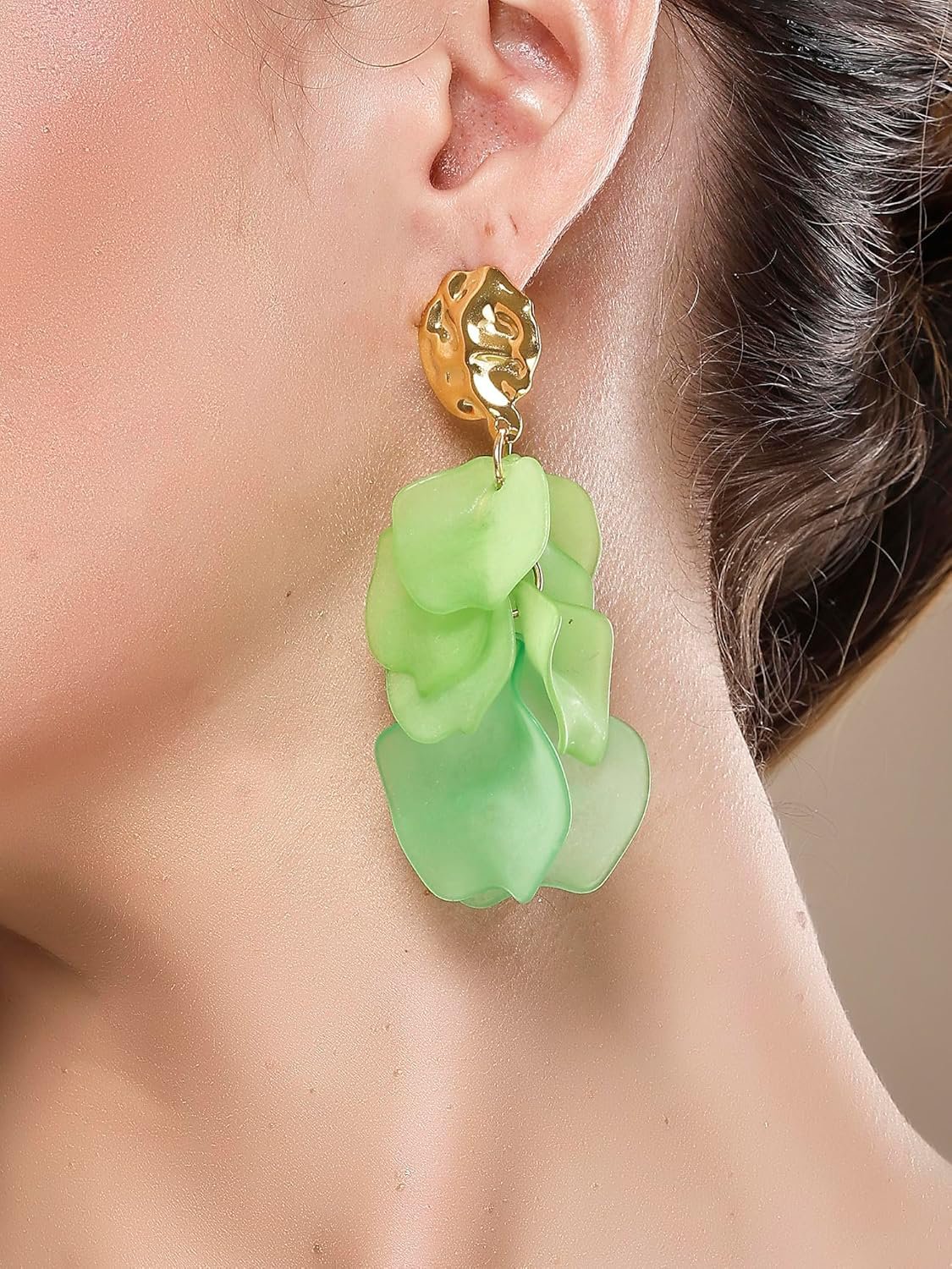 Eigentijdse groene oorbellen – mode-sieraden – vergulde afwerking – winkeleenheden