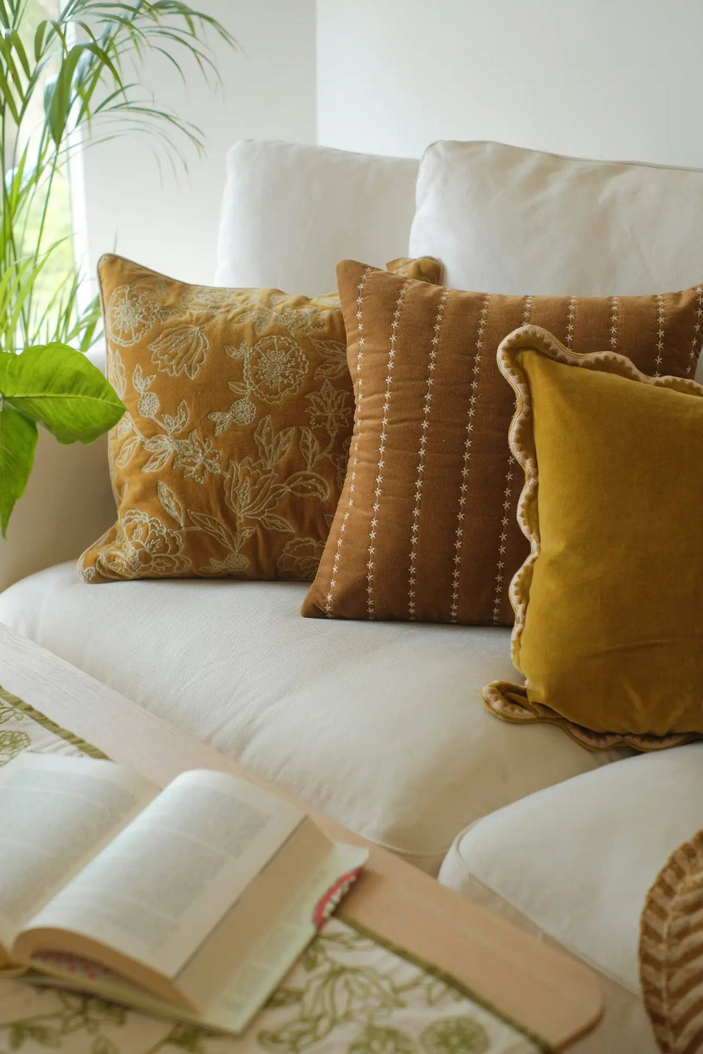 Kussenhoes | Rosabelle Chintz diep oker kussenhoes van Sanctuary Living