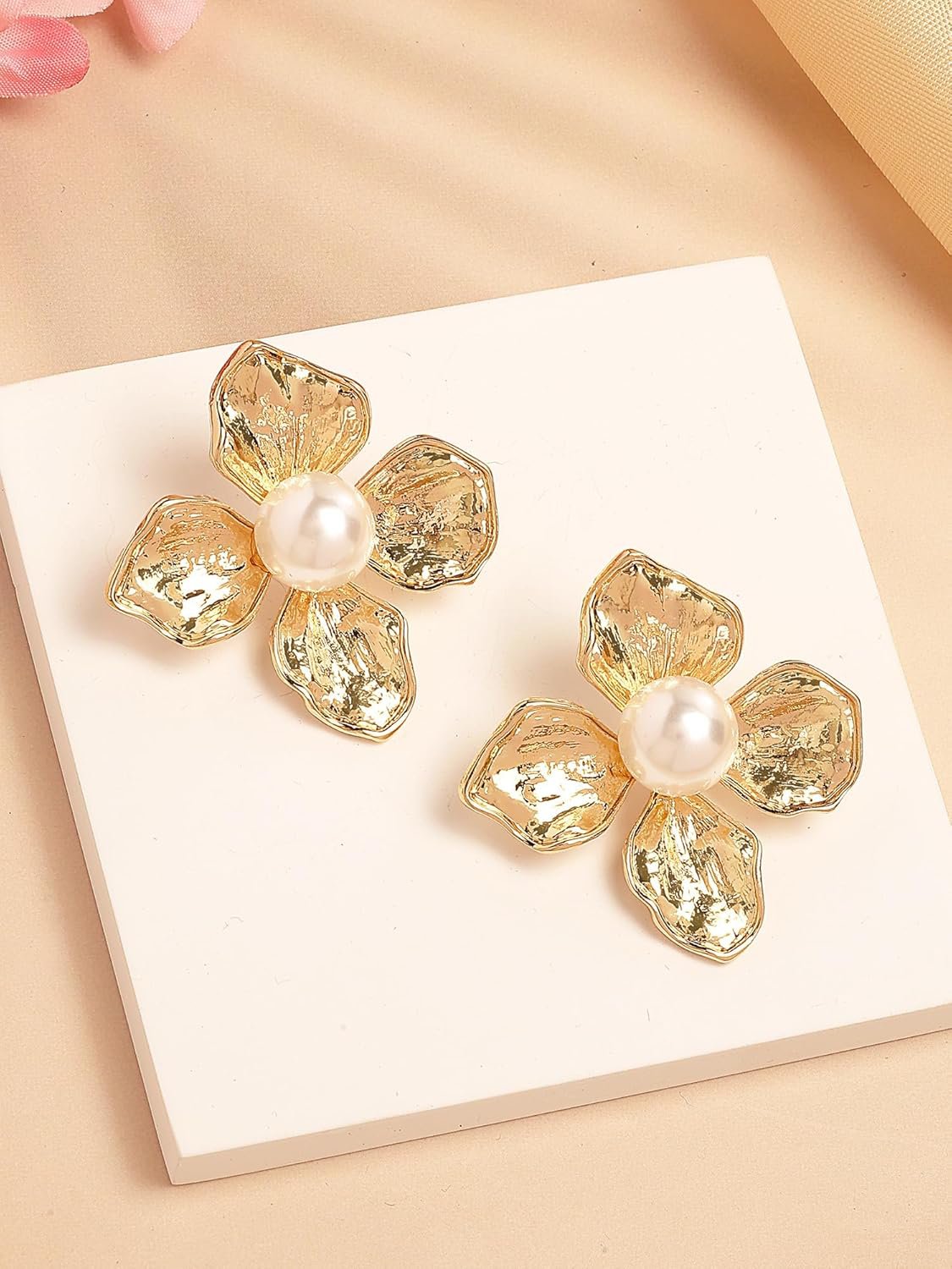 Vergulde oorbellen met bloemen – mode-sieraden – bloemmotief – paar