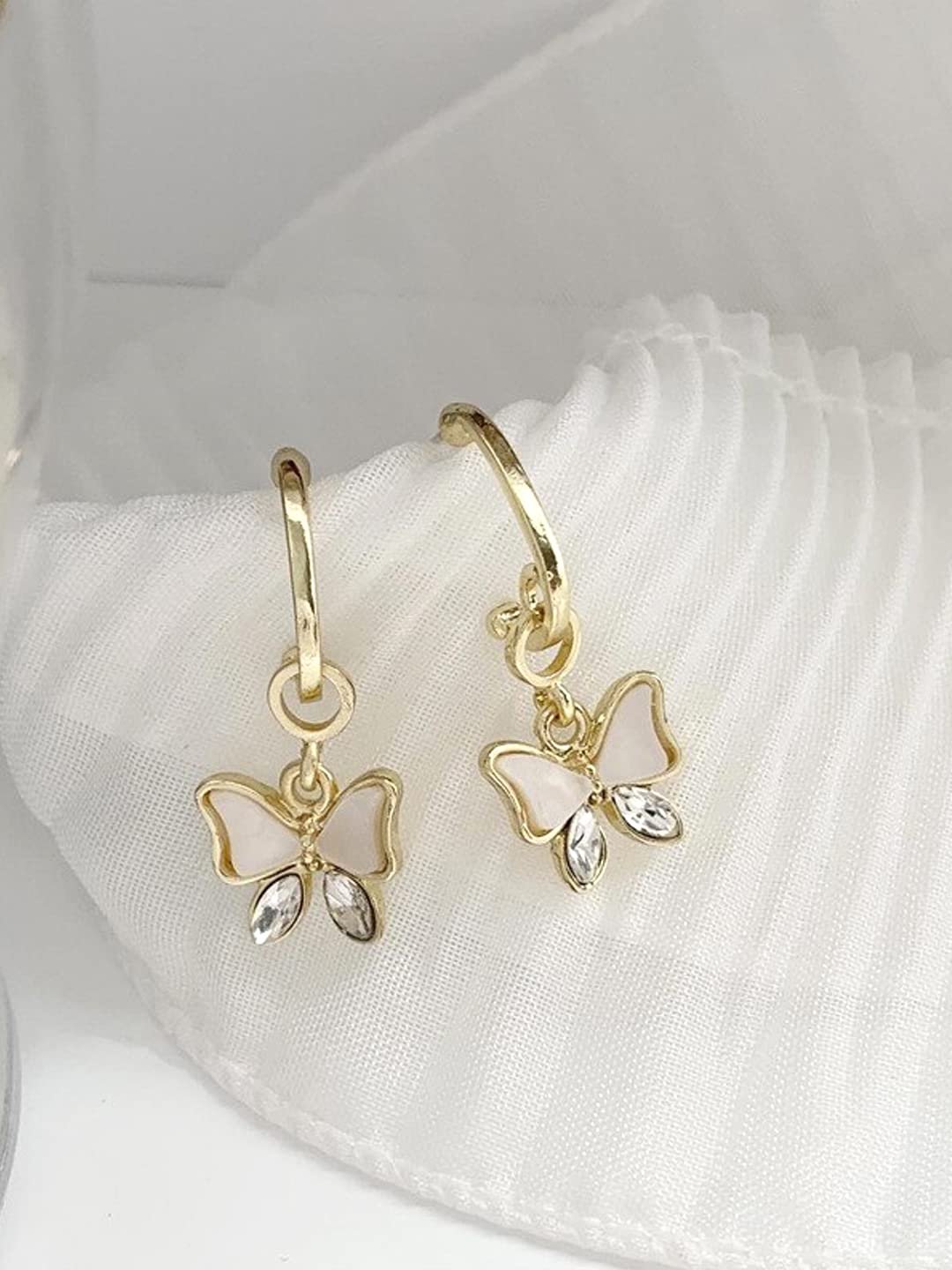 Butterfly Charm Huggie Hoop Drop Oorbellen – Mode-sieraden – Goudkleurige legering – Retailpaar