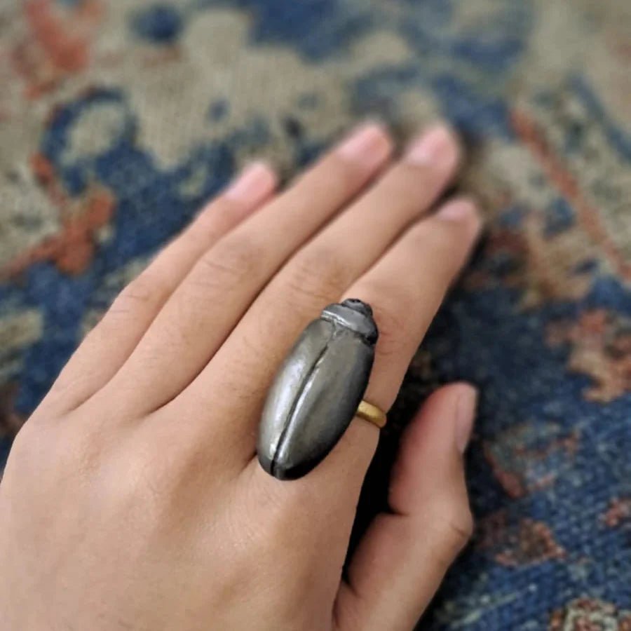 Papier-maché Ring-Kever-Metallic Zwart