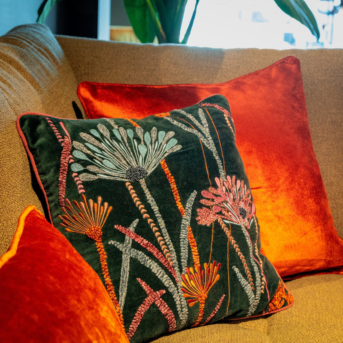 Yvette | Kussen | 45x45 cm bergaanzicht | Groen | Hoii | Met luxe binnenkussen