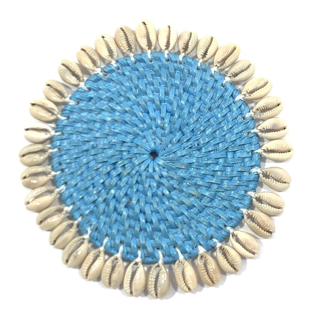 Rotan onderzetter met kauri schelpen