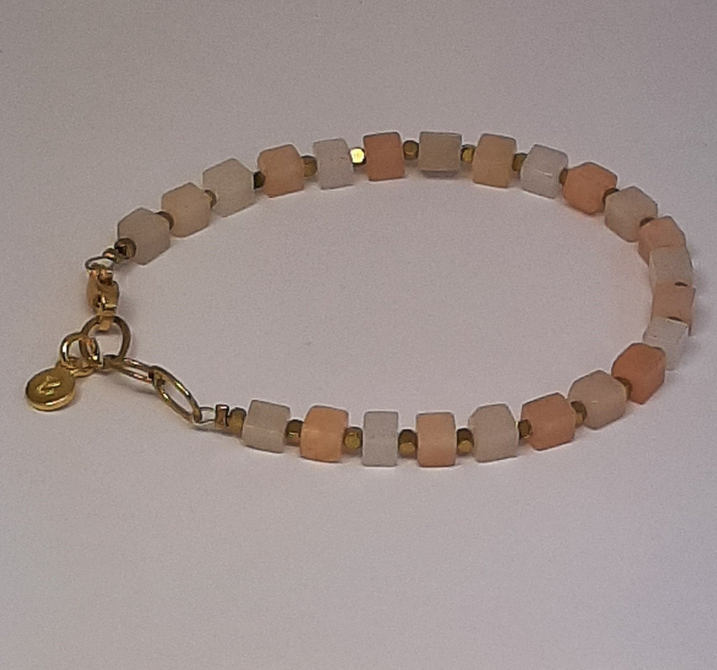 Baixa armband white peach 24k gold plated