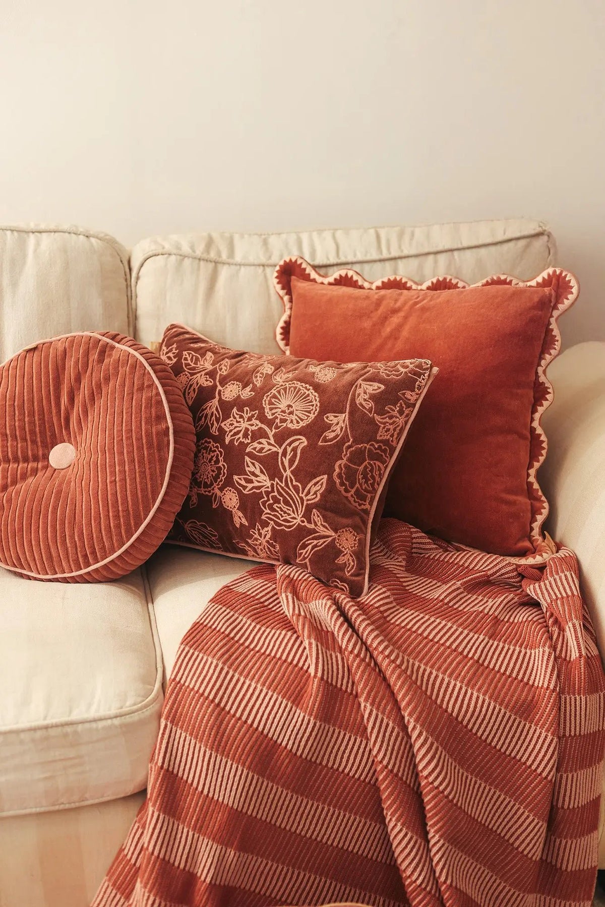 Kussenhoes | Rosabelle Chintz Berry kussenhoes van Sanctuary Living