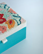 MDF Geborduurde Sieradendoos Met Bloemenkralen - 7x5x3 Inch