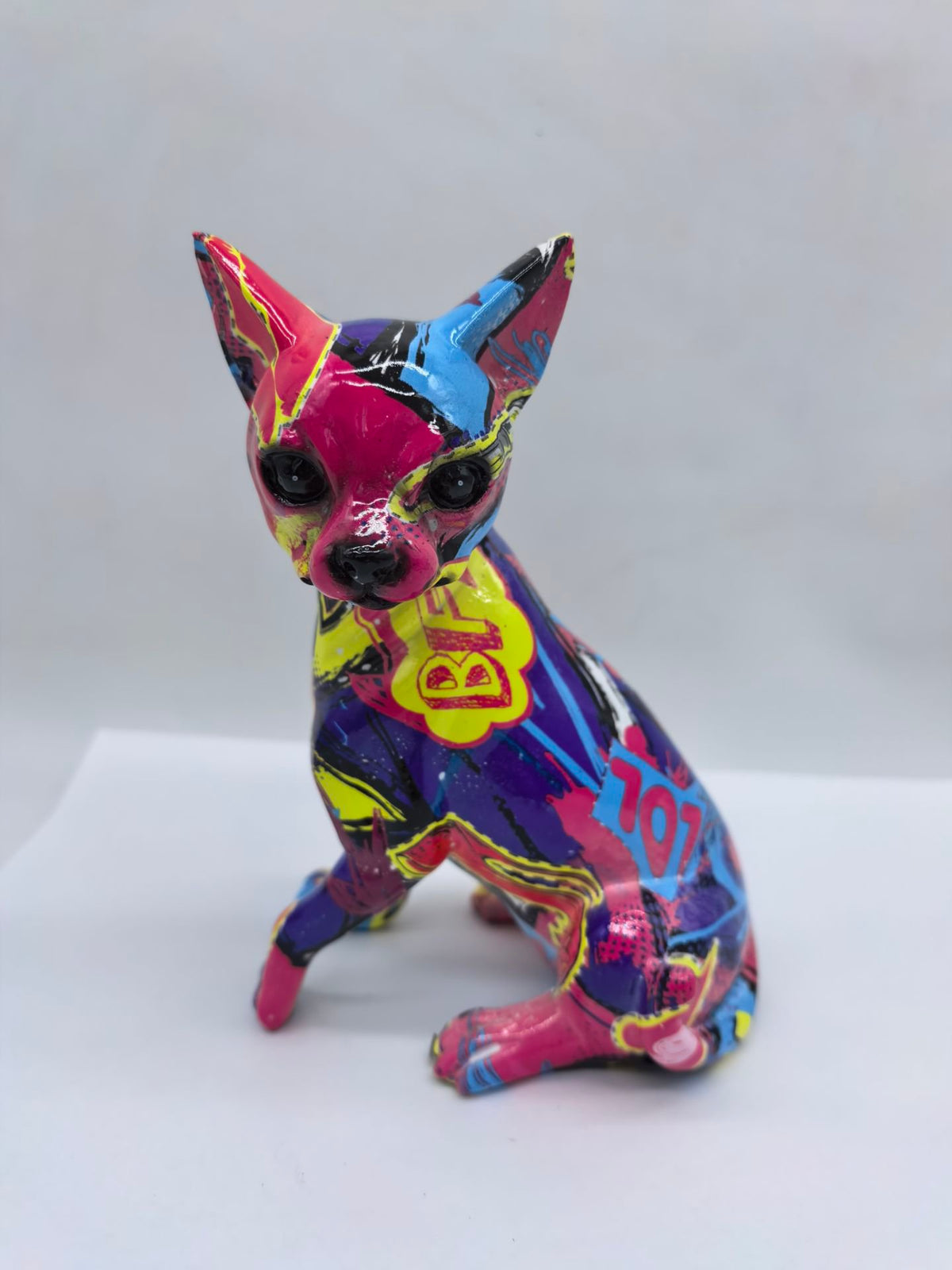 Polyresin chihuahua kleurrijk