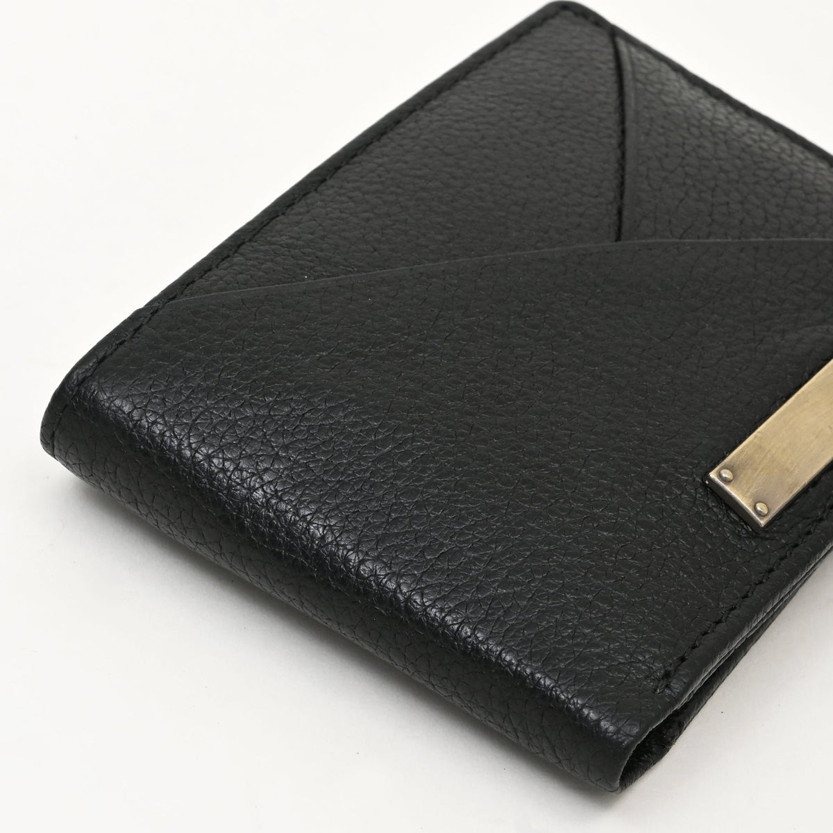 Slanke portemonnee met zwarte korrels – stijlvol en functioneel ontwerp