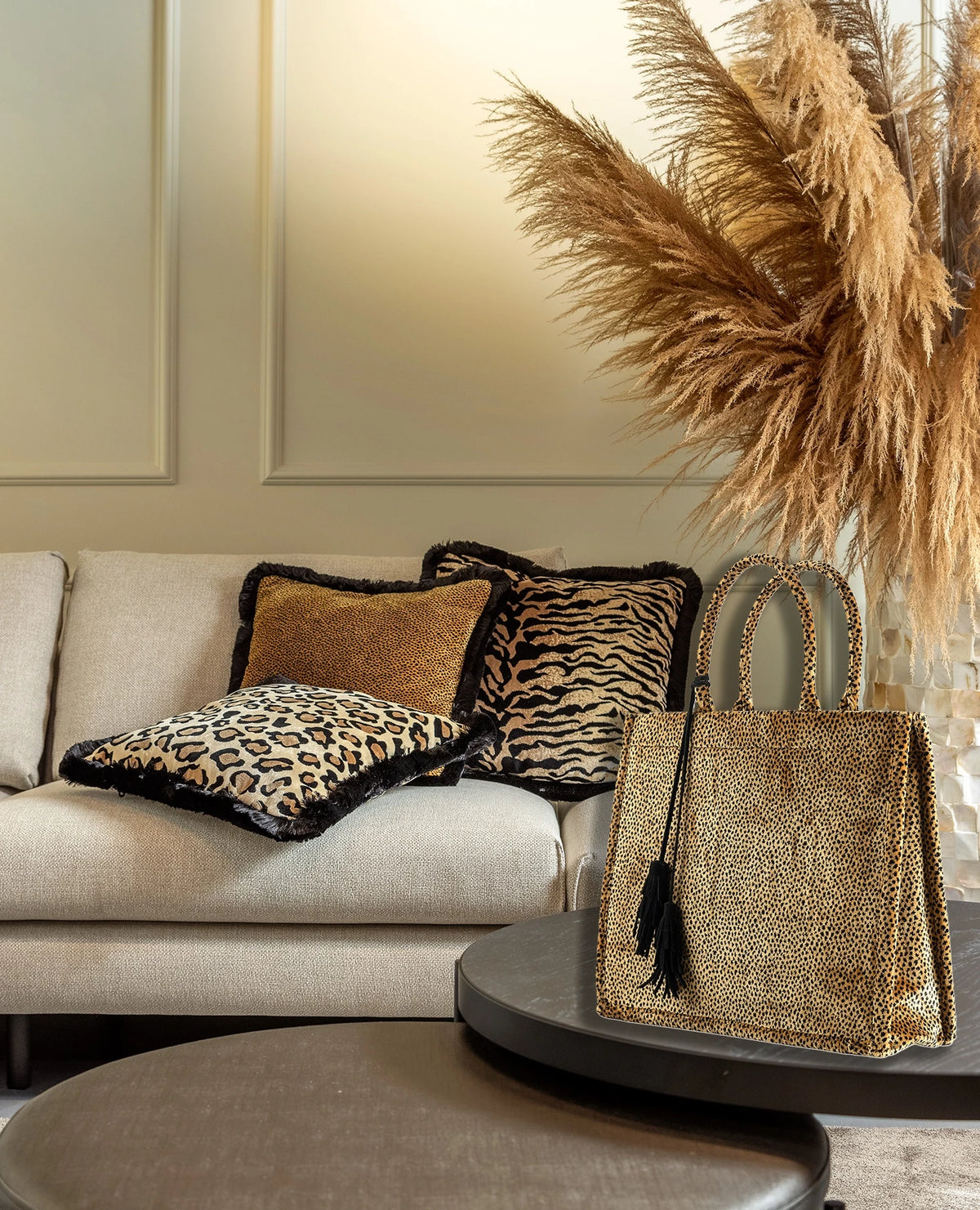 Elisabeth | Kussen | 45x45 cm tabak Brown | Bruin | Velvet | Doten | Hoii | Met luxe binnenkussen