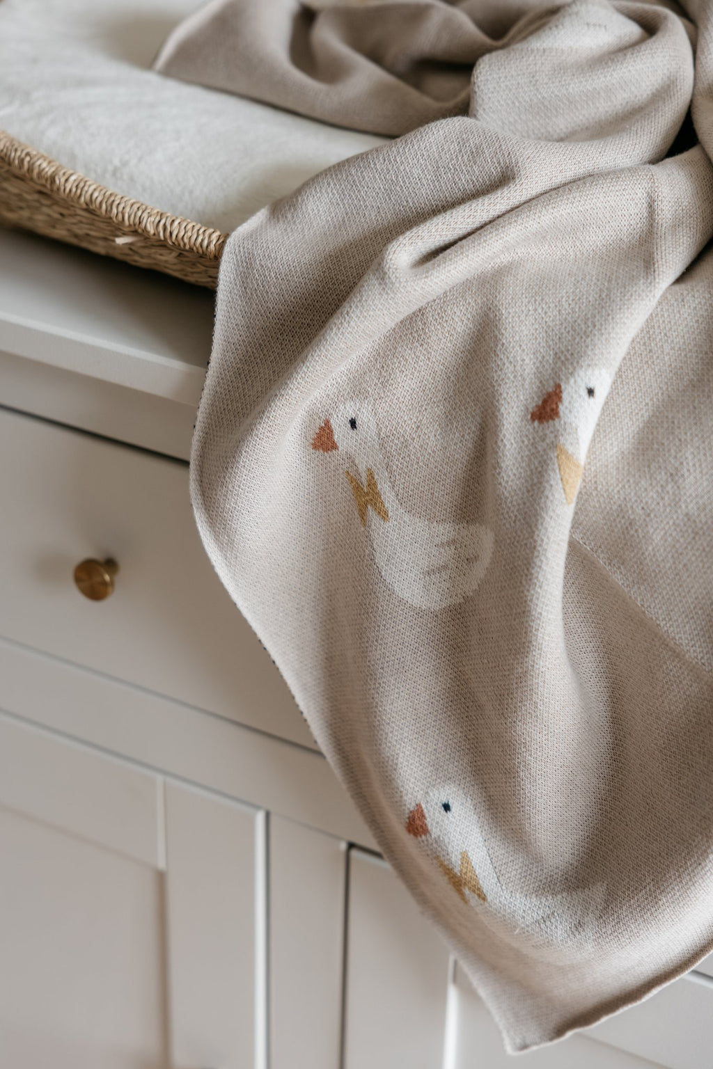 Gebreide katoenen babydeken, beige ganzen