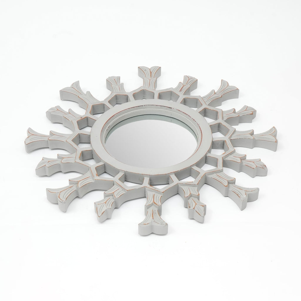 Sunburst houten spiegel met metallic afwerking – sculpturaal wandaccent