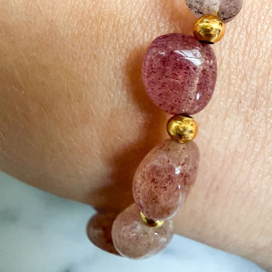 Louiz Aardbeienkwarts armband