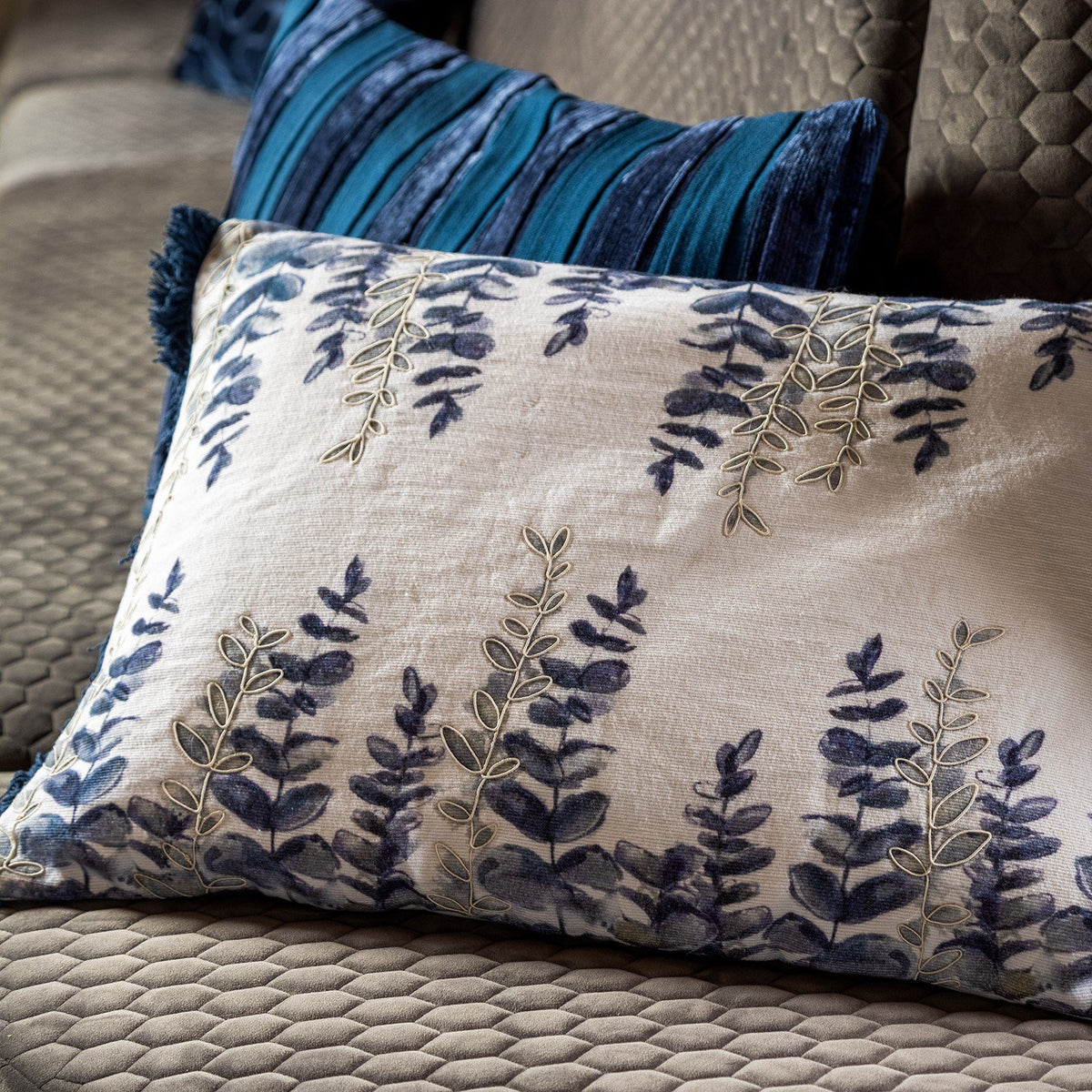 Lotis | Kussen | 40x60 cm Insignia Blue | Blauw | Hoii | Met luxe binnenkussen