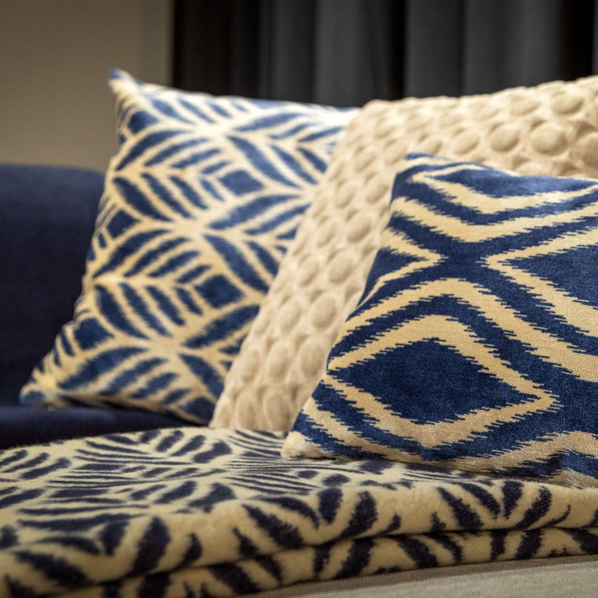 Alexa | Cushion 45x45 cm | Insignia Blue | Blauw | Hoii | met duurzame kussenvulling