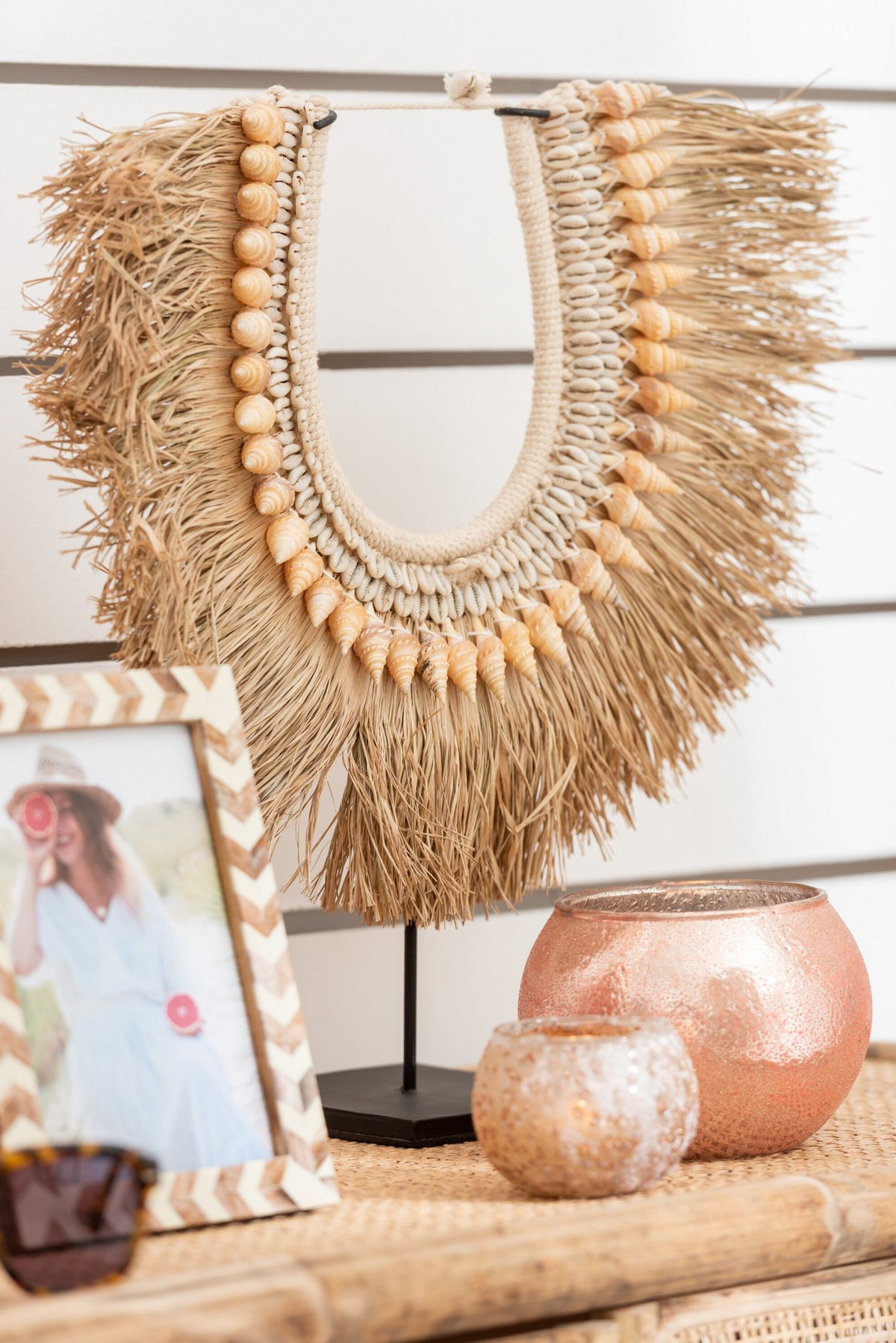 J-Line decoratie Ketting + Staander Dora - schelpen - beige - L