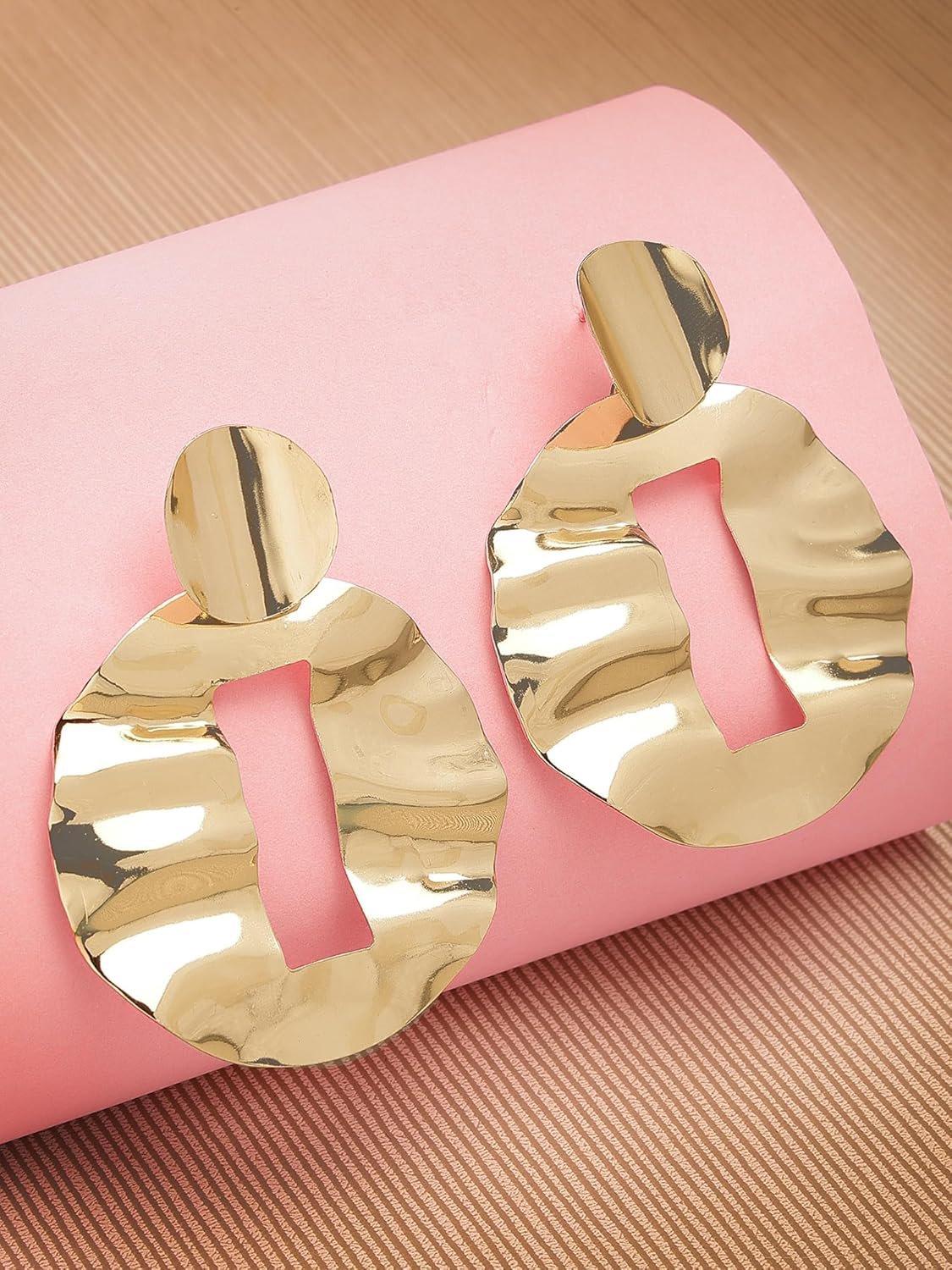 Dangler-oorbellen – mode-sieraden – verguld gehamerd ontwerp – retailverpakking