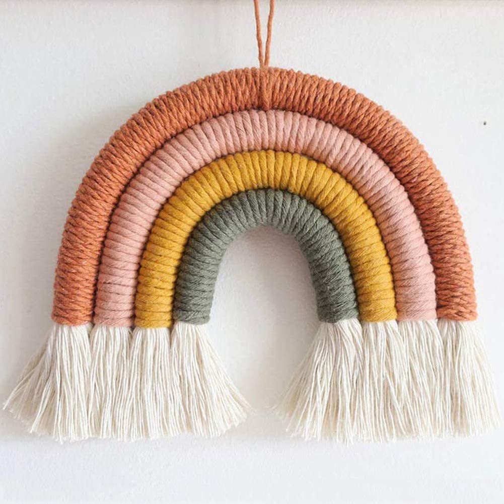 Geweven regenboog wandhanger – handgemaakte textielkunst – 8x8 inch