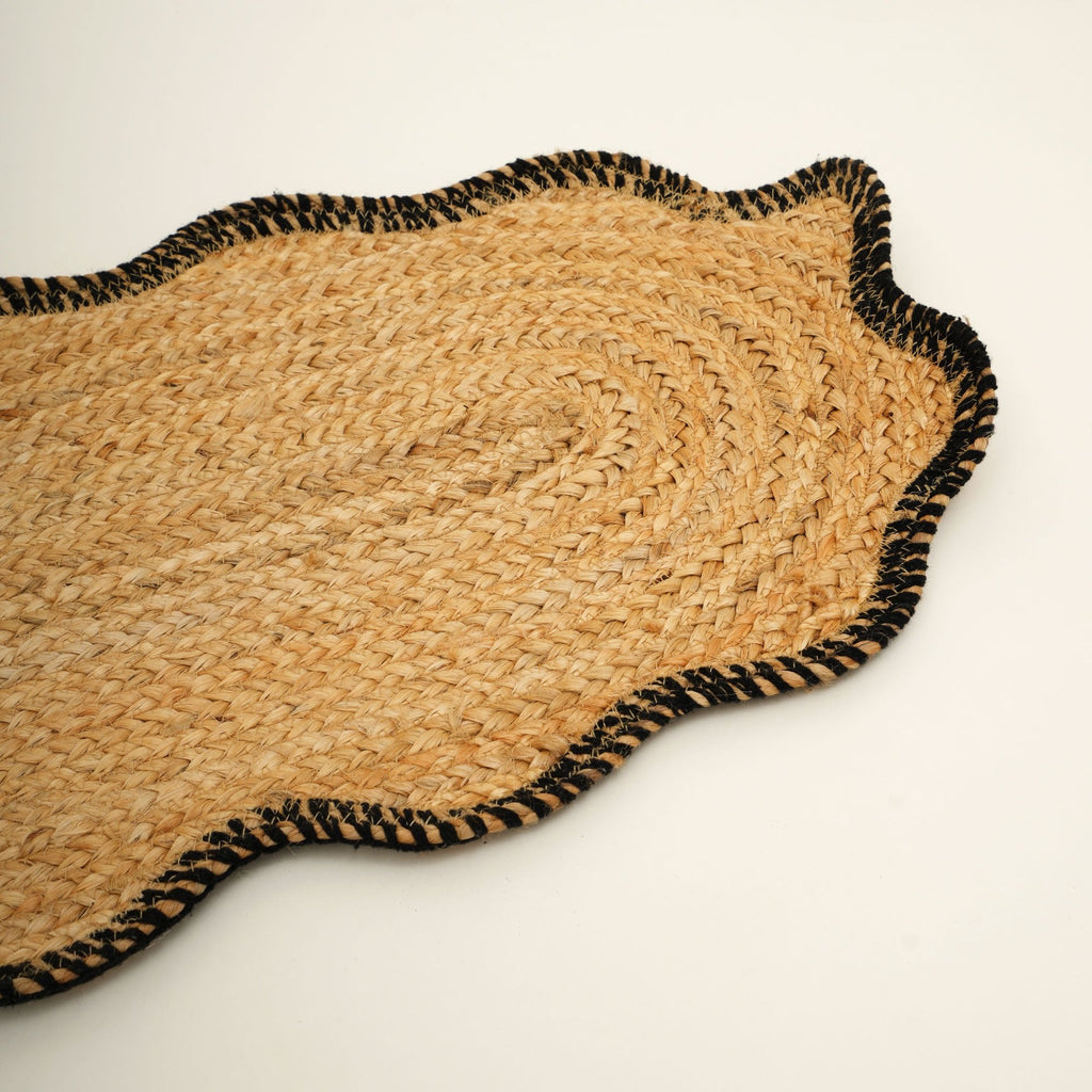 Jute gevlochten tafelloper – houtskool – natuurlijk eetdecor