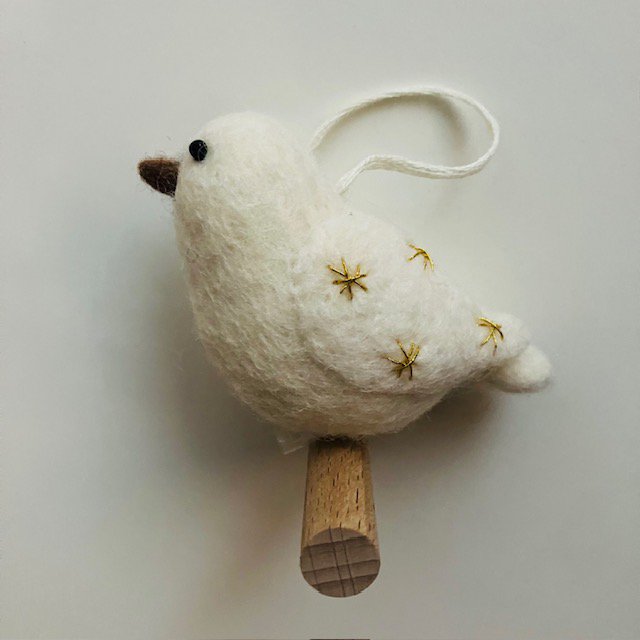 Luna-Leena vogel hangend ornament - gouden sterren - wol - handgemaakt in Nepal