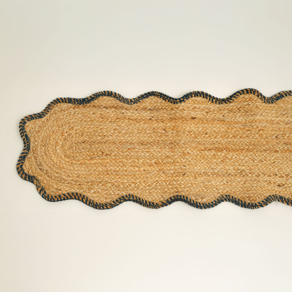 Handgemaakte blauwe jute tafelloper – milieuvriendelijk decor