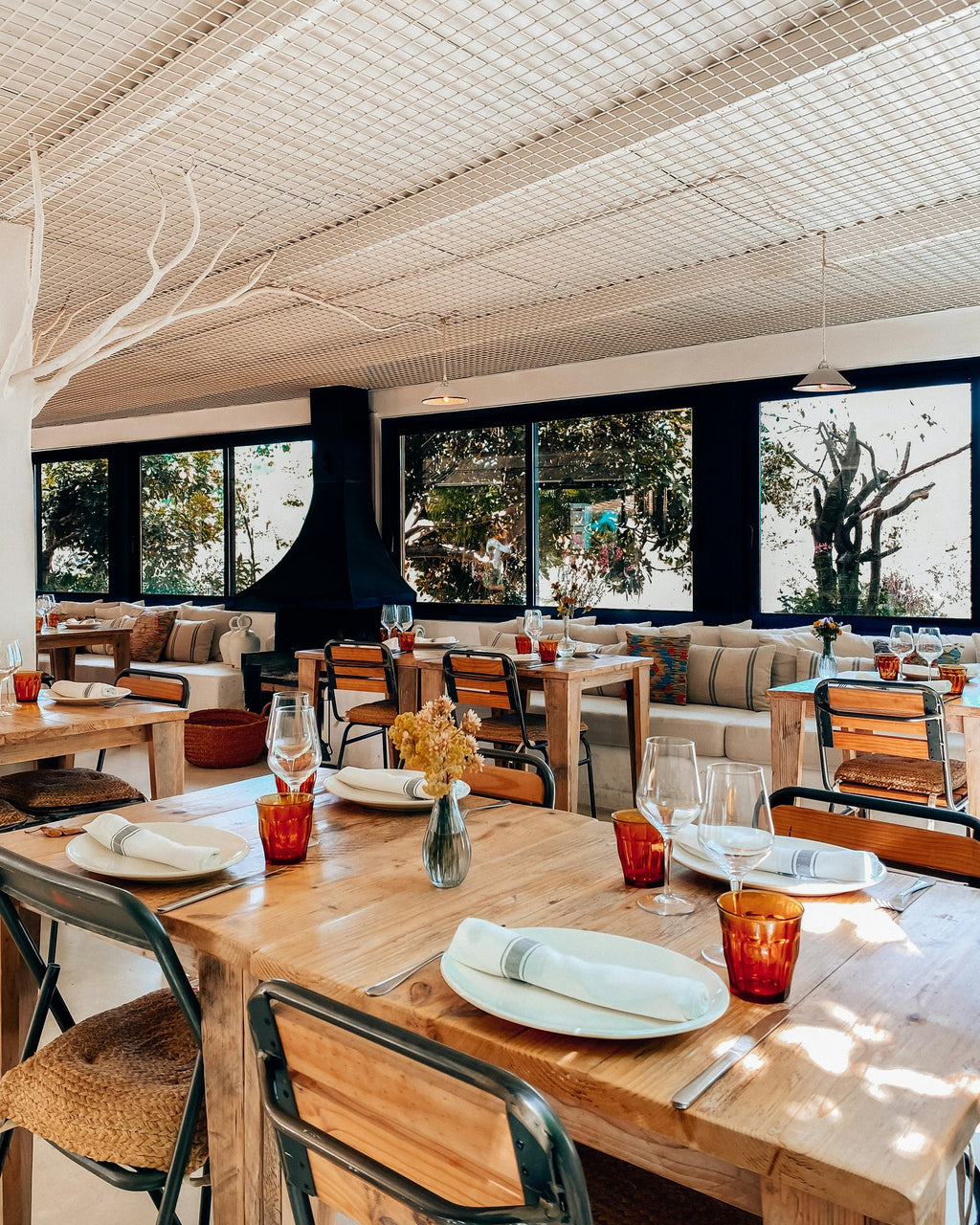 Ibiza bezoeken. Plekken waar je naar verlangt, originele recepten en insidertips