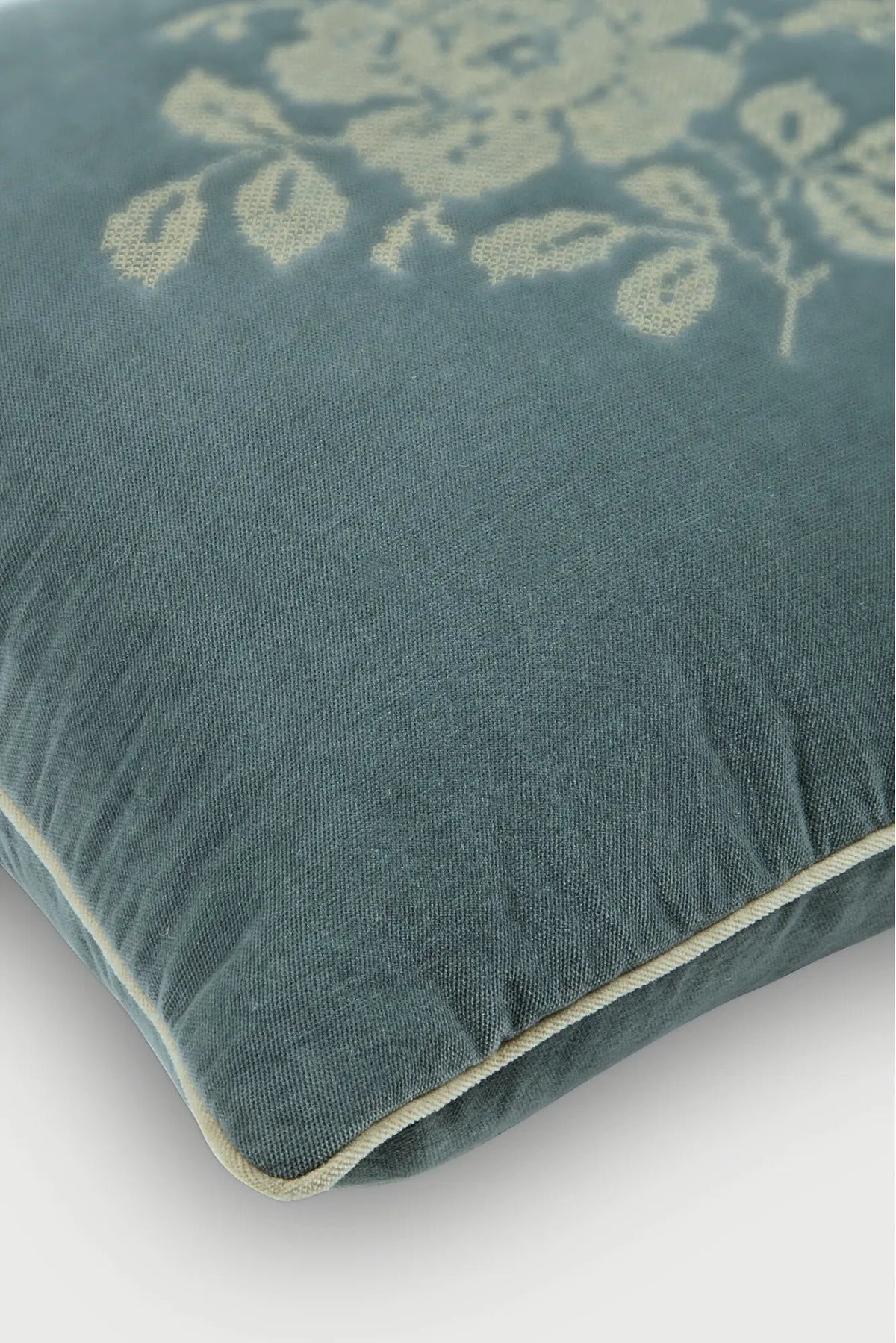 Kussenhoes | Camellia Teal Cross Stitch kussenhoes van Sanctuary Living