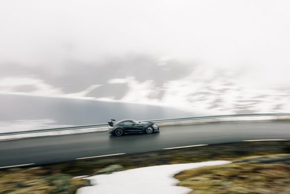Grenzeloos. Supercar Noorwegen Tours (Engels)