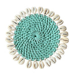 Rotan onderzetter met kauri schelpen