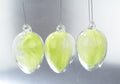 Glazen ei met veertjes 5cm/8st groen