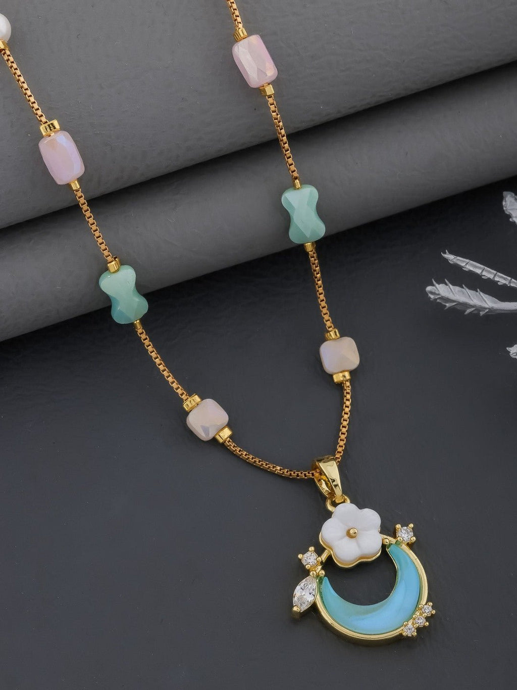 Vergulde messing ketting – Kristallen accent – ​​Boetieksieraden