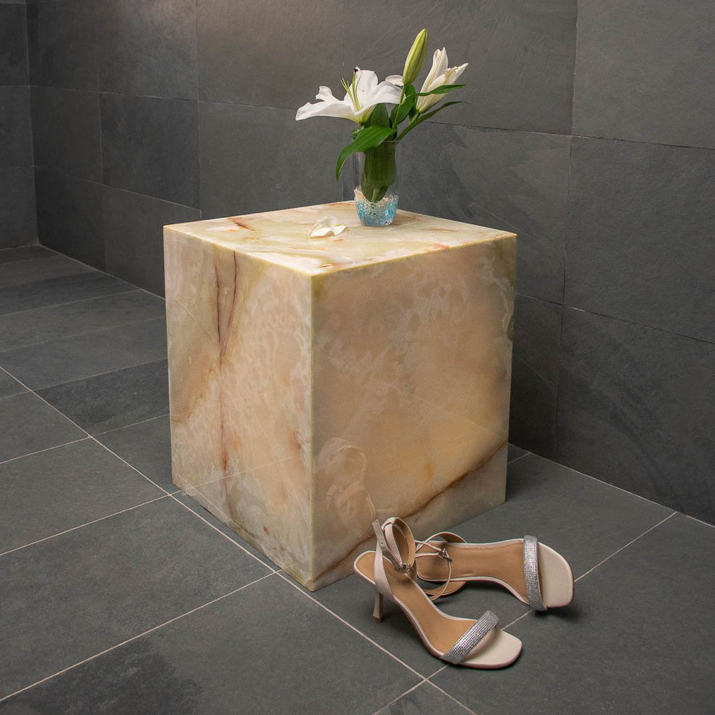 Tafel in lichtgroene onyx