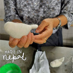 Luna-Leena vogel hangend ornament - gouden sterren - wol - handgemaakt in Nepal