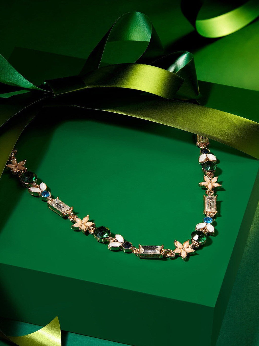 Vergulde verfraaide ketting – Mode-sieraden – Legering, Kunststenen, Kreeftsluiting – 25 cm