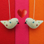 Luna-Leena vogel hangend ornament - veelkleurige sterren - wol - handgemaakt in Nepal