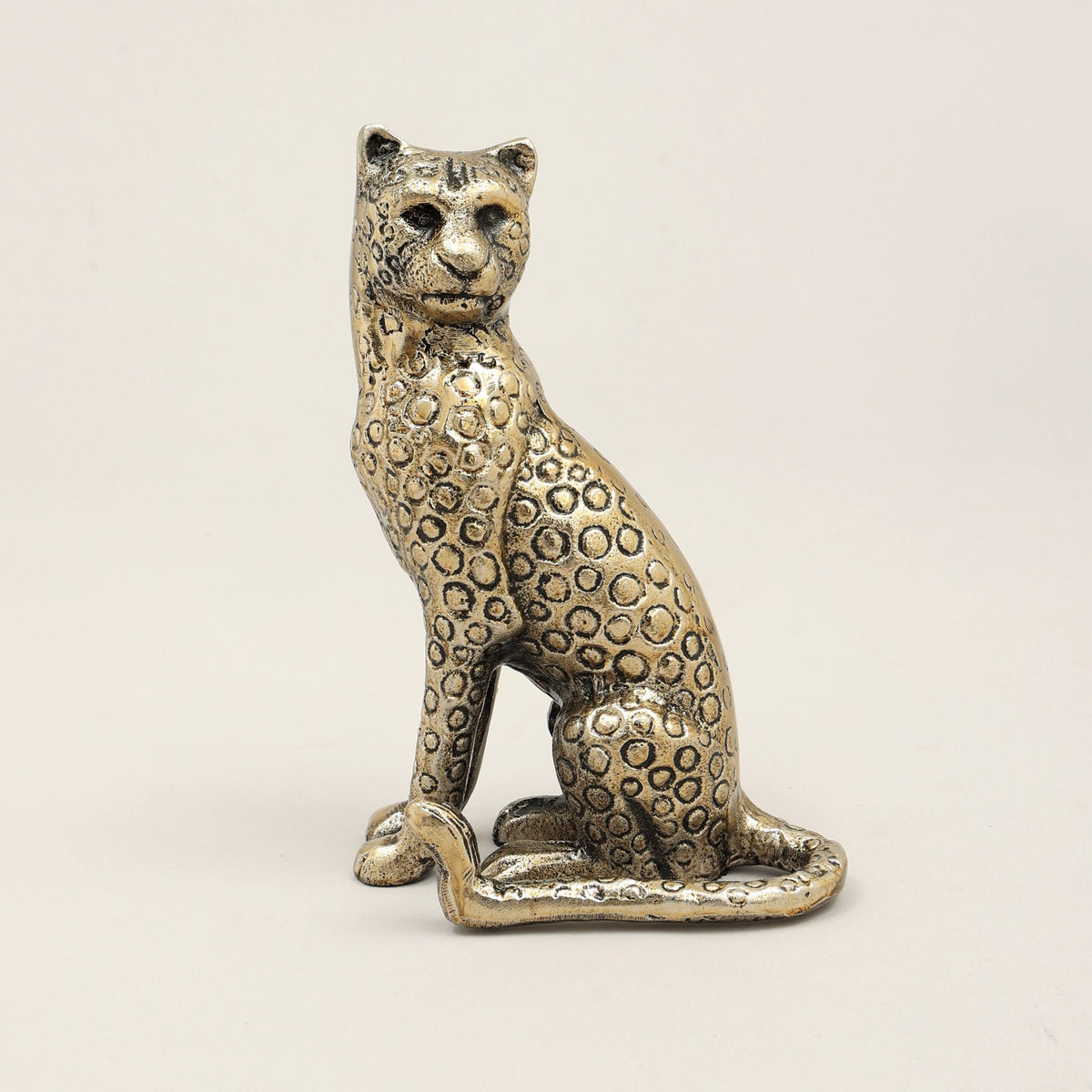 Handgemaakte gouden cheetah-sculptuur – aluminium kunst