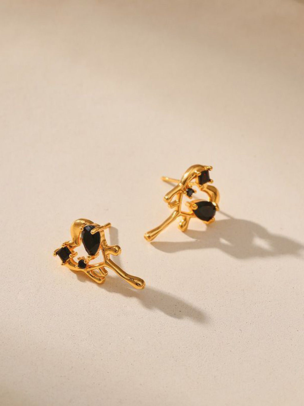 Eigentijdse studs – modieuze oorbellen – veelkleurige legering – retailassortiment
