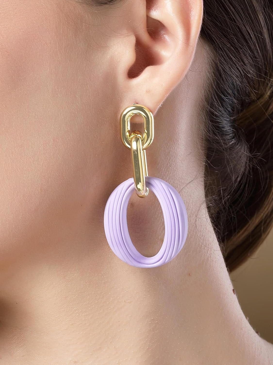 Mat goud Lila gekoppelde Dangler oorbellen – mode-sieraden – duurzame matte afwerking – winkelvoorraad