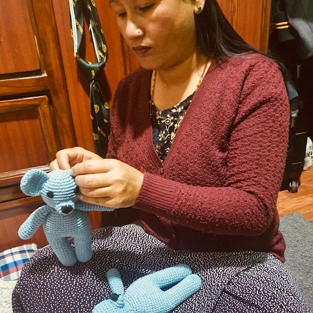 Luna-Leena hond Bella - babyblauw - knuffel 0+ - biologisch katoen - hand gehaakt in Nepal