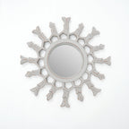 Sunburst houten spiegel met metallic afwerking – sculpturaal wandaccent
