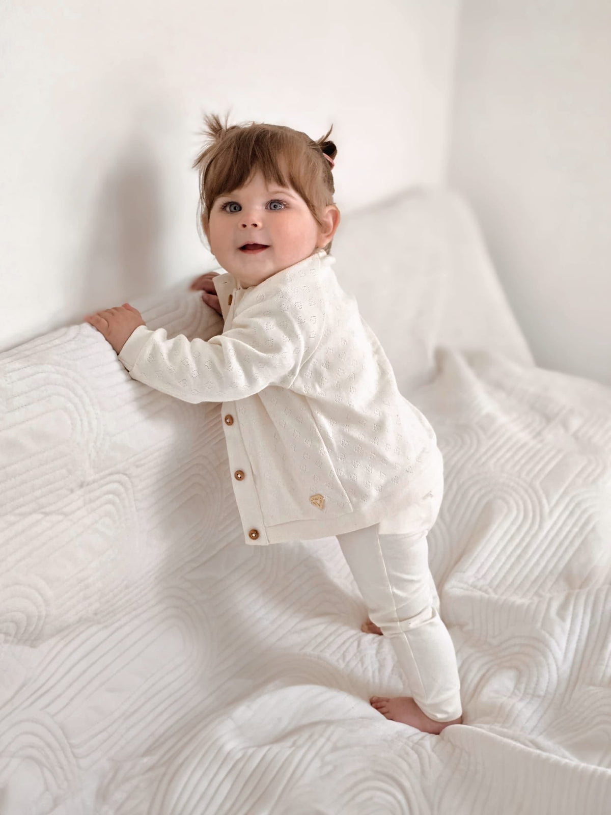 Little Chiq Baby vestje beige ajour