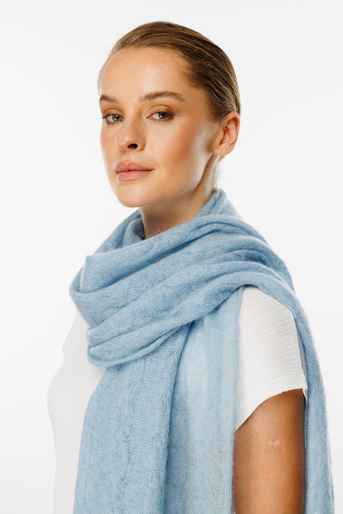 Arinna sjaal blauwkabel geknipt